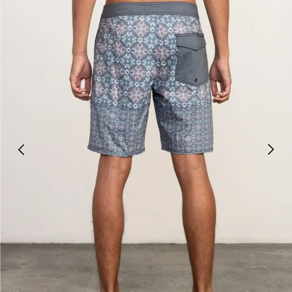 RVCA Morris Board Shorts Swim Trunks Sz 32 Mid Length 19